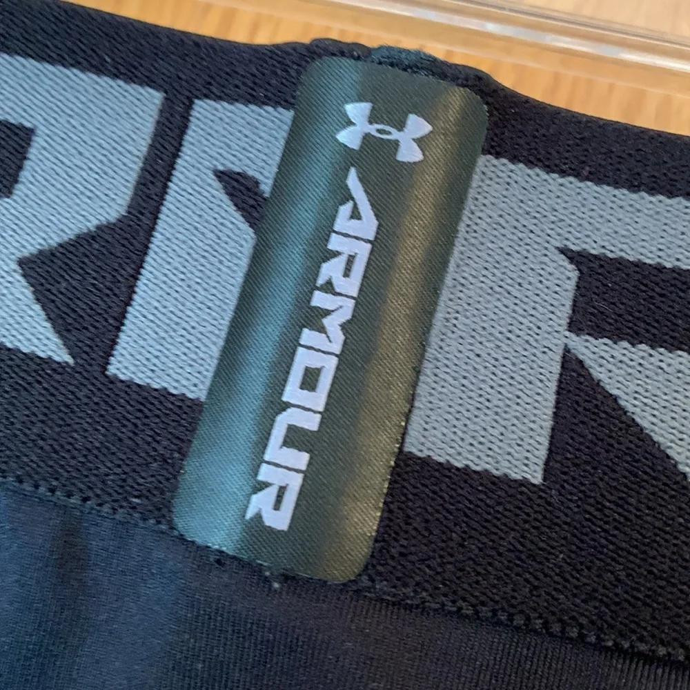 Under Armour Heatgear black 6” Compression Shorts men’s MEDIUM elastic waist EUC
